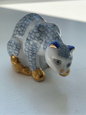 Vintage The Franklin Mint 1988 Curio Cabinet Cats Herend Porcelain Cat Figurine
